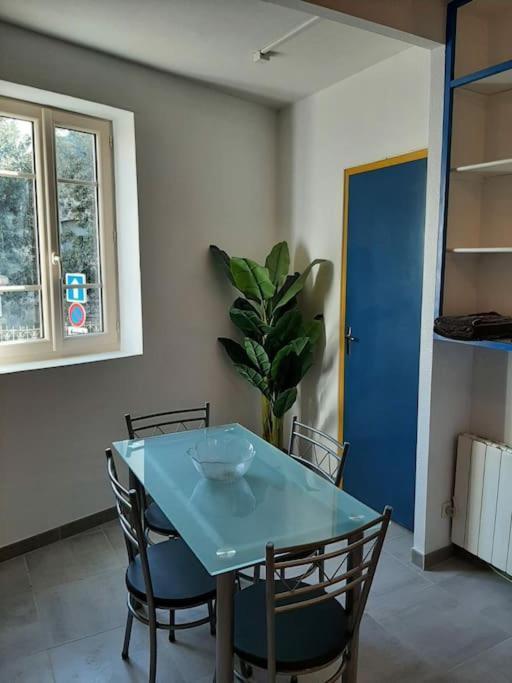 Confortable En Hyper Centre Parking Gratuit Dans La Rue Acces Avec Boite A Clee Apartamento Castres  Exterior foto